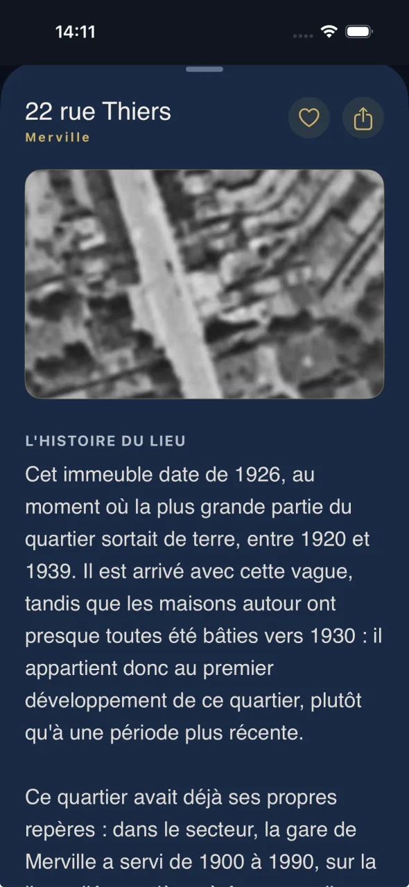 La fiche d'un immeuble de Merville : la vue aérienne de 1950 et l'histoire du lieu.